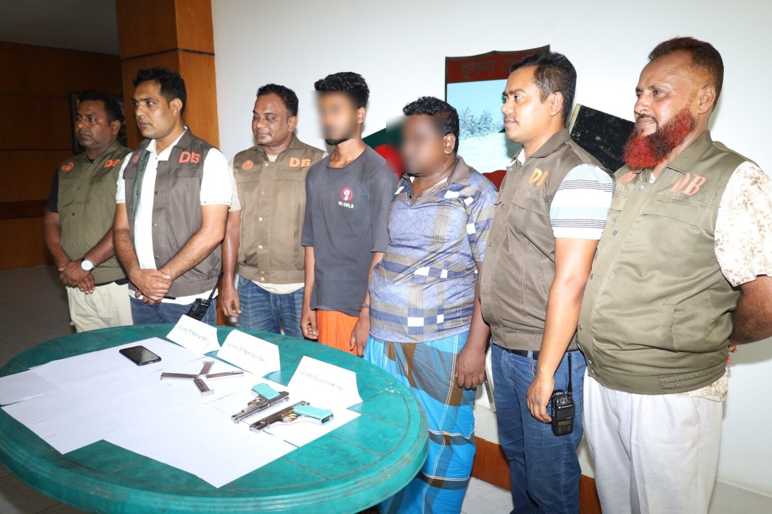 শার্শায় অস্ত্রসহ দুইজন গ্রেফতার