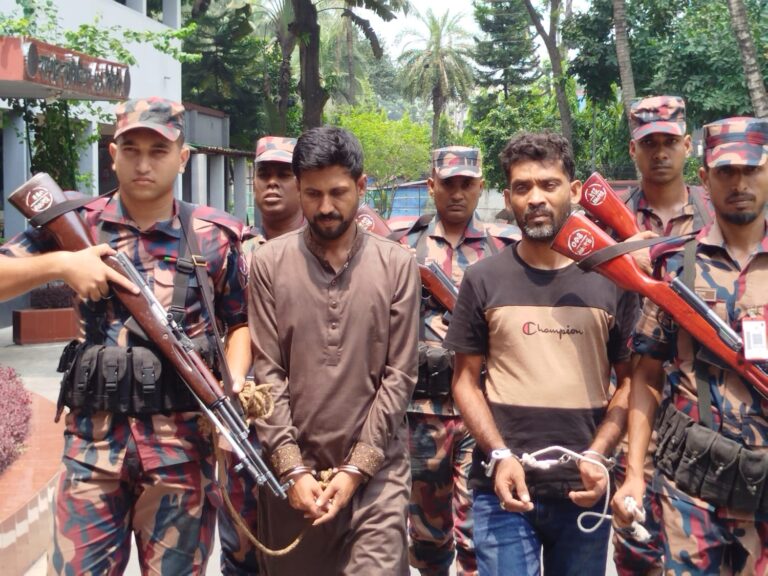 যশোরে ৭ কোটি ৬৮ লাখ টাকার ৩১টি স্বর্ণের বারসহ দুই জন আটক