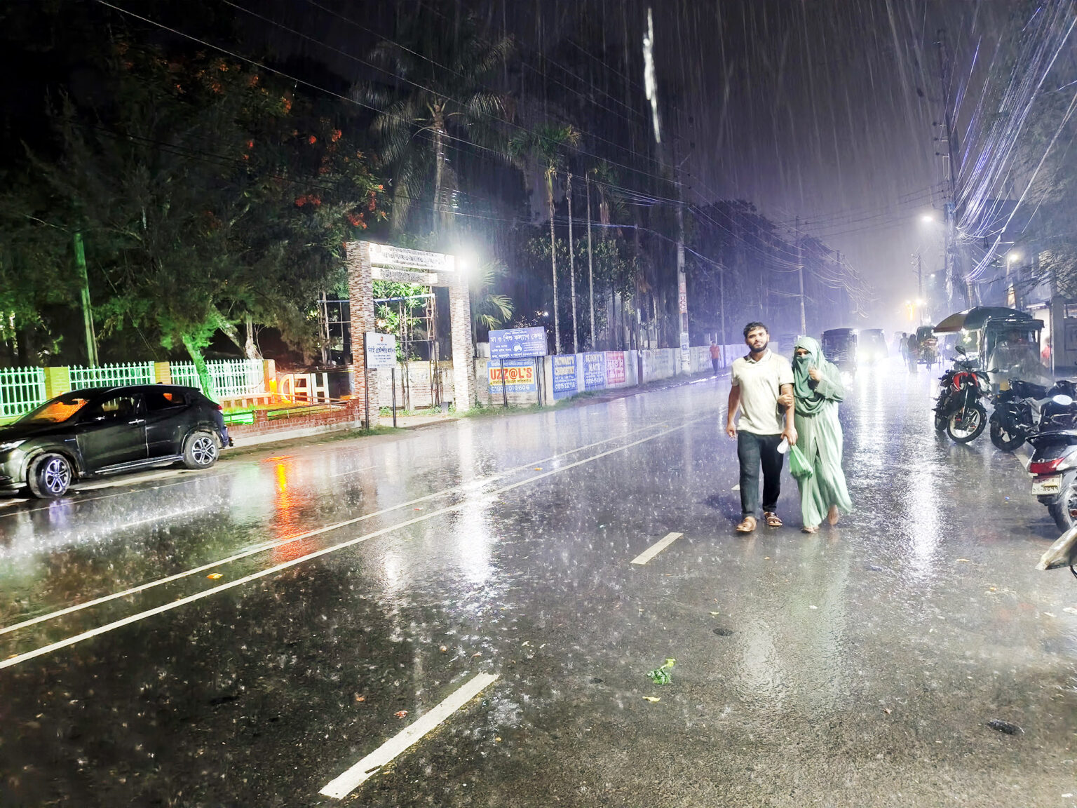 জ্যৈষ্ঠের তাপদাহে পুড়ছে যশোর, রাতে এক পশলা স্বস্তির বৃষ্টি