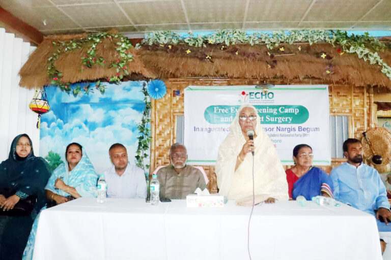 জয়তী সোসাইটিতে ষাটোর্ধ্ব মায়েদের চক্ষু ক্যাম্প