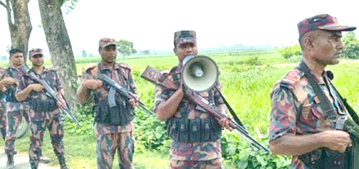 পুশ-ইন ঠেকাতে জীবননগর সীমান্তে বিজিবির কড়া নজরদারি পুশ-ইন ঠেকাতে জীবননগর সীমান্তে বিজিবির কড়া নজরদারি