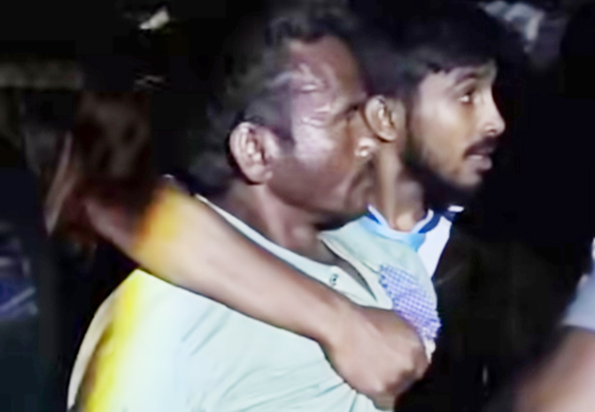 কোটচাঁদপুরে পারিবারিক কলহে ৩ নারীসহ একই পরিবারের ৪ জনকে কুপিয়ে জখম কোটচাঁদপুরে পারিবারিক কলহে ৩ নারীসহ একই পরিবারের ৪ জনকে কুপিয়ে জখম
