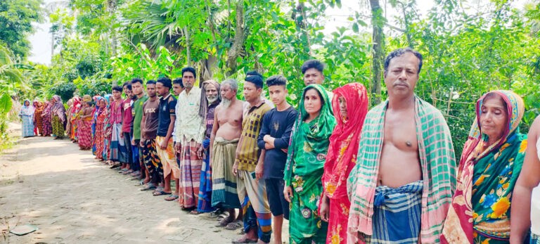 কোরবানির মাংস বিতরণ ও মসজিদ কমিটি গঠন নিয়ে দ্বন্দ্ব : সংঘর্ষে আহত ৬