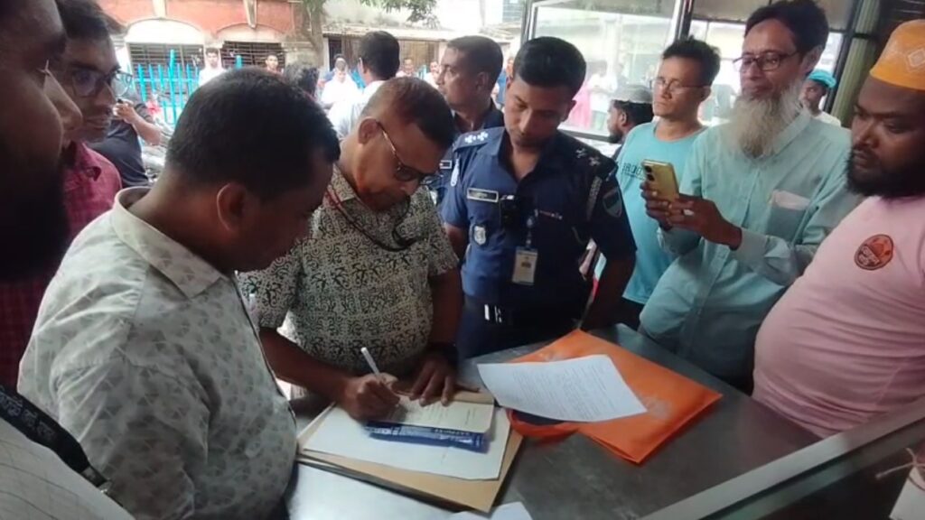 ভোজন বাড়িতে বিশুদ্ধ খাদ্য আদালতের অভিযান, ১ লাখ টাকা জরিমানা (ভিডিও সহ )