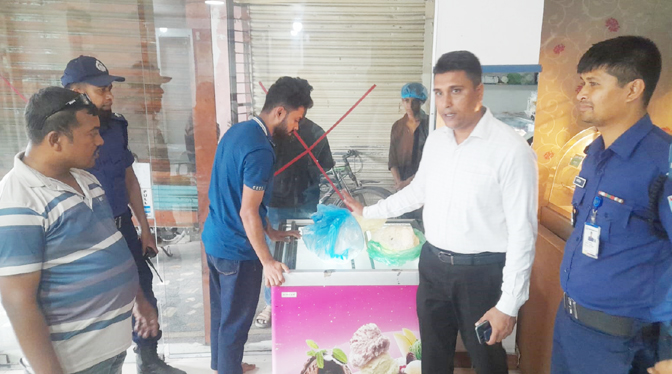 যশোরে ভোক্তার অভিযানে চার প্রতিষ্ঠানকে লাখ টাকা জরিমানা যশোরে ভোক্তার অভিযানে চার প্রতিষ্ঠানকে লাখ টাকা জরিমানা