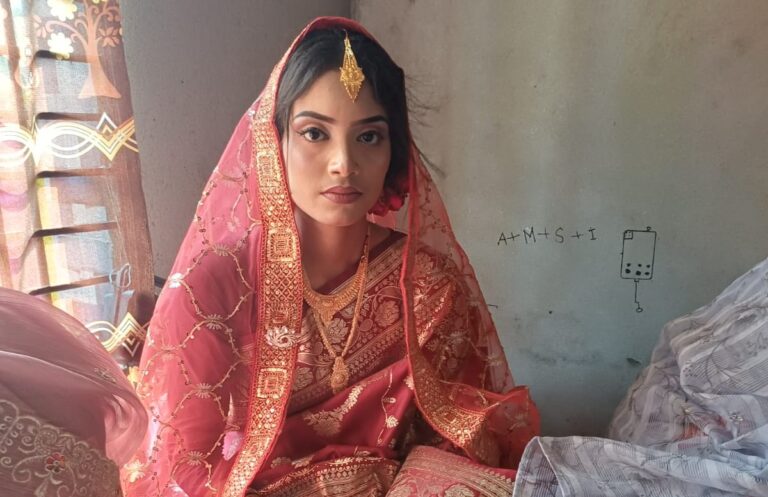 চৌগাছায় কলেজছাত্রীর বিরুদ্ধে প্রতারণামূলক বিয়ের অভিযোগ, থানায় সালিশ চৌগাছায় কলেজছাত্রীর বিরুদ্ধে প্রতারণামূলক বিয়ের অভিযোগ, থানায় সালিশ