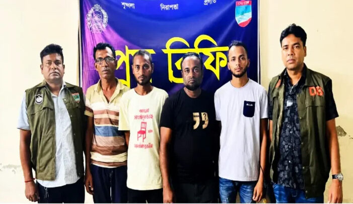 বাঘারপাড়ায় চোরাই ট্রাকসহ চারজন গ্রেফতার বাঘারপাড়ায় চোরাই ট্রাকসহ চারজন গ্রেফতার