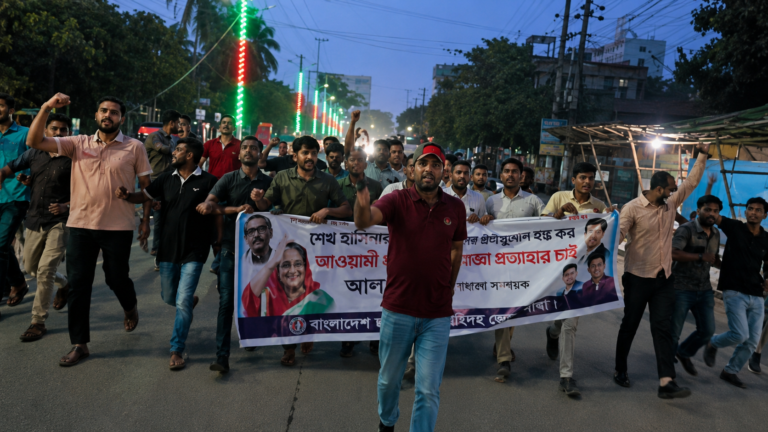 ঝিনাইদহে নিষিদ্ধ ছাত্রলীগের ২৪ জনের নামে মামলা, আটক ৩