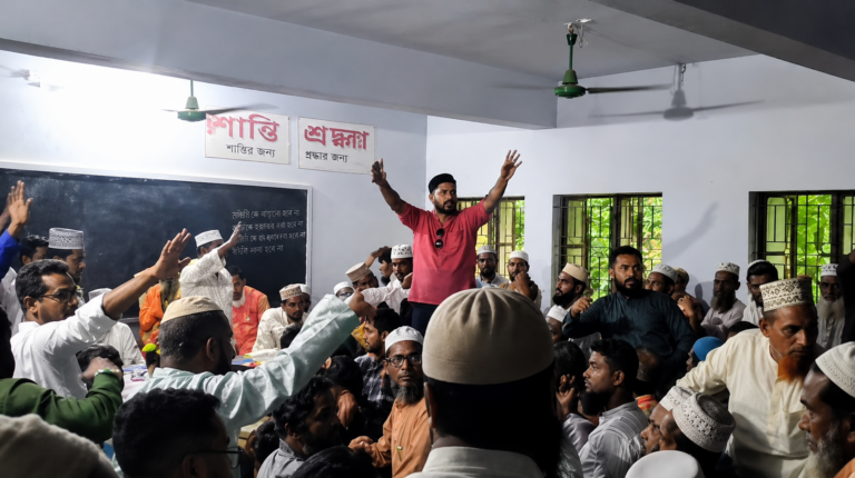 পাইকগাছায় জামাতের সাংগঠনিক সভায় হৈ হট্টগোল ভূয়া-ভূয়া শ্লোগান