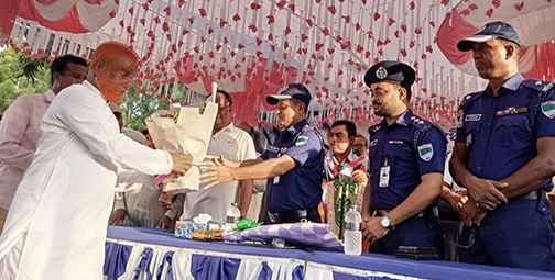 জীবননগরে ১৬ মাদক কারবারির আত্মসমর্পণ, সাংবাদিকদের অবমূল্যায়নে ক্ষোভ জীবননগরে ১৬ মাদক কারবারির আত্মসমর্পণ, সাংবাদিকদের অবমূল্যায়নে ক্ষোভ