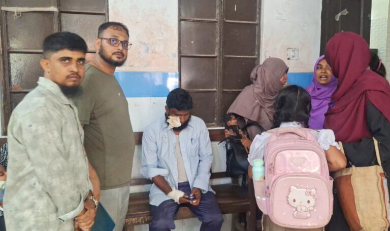 নড়াইলে প্রধান শিক্ষককে ছুরিকাঘাত স্কুলের অফিস সহকারীর! নড়াইলে প্রধান শিক্ষককে ছুরিকাঘাত স্কুলের অফিস সহকারীর!