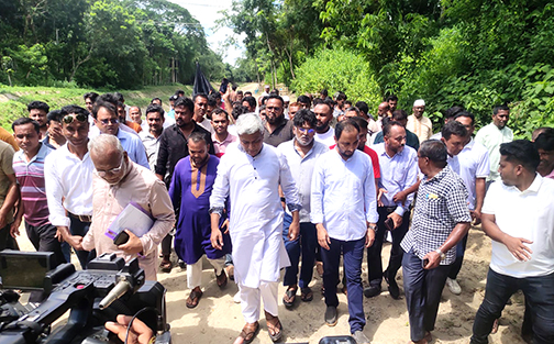 হৈবতপুরে সিরিজ খাল খনন কাজ পরিদর্শনে প্রতিমন্ত্রী অমিত হৈবতপুরে সিরিজ খাল খনন কাজ পরিদর্শনে প্রতিমন্ত্রী অমিত