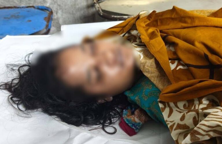 যশোরে গৃহবধূর মৃত্যু ঘিরে রহস্য, স্বজনদের হত্যার অভিযোগ যশোরে গৃহবধূর মৃত্যু ঘিরে রহস্য, স্বজনদের হত্যার অভিযোগ
