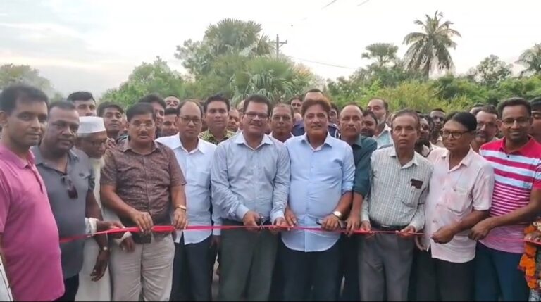 তালার নগরঘাটা-মাছখোলা রাস্তার নির্মাণ কাজ উদ্বোধন তালার নগরঘাটা-মাছখোলা রাস্তার নির্মাণ কাজ উদ্বোধন
