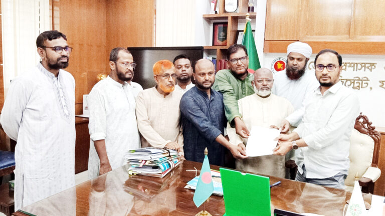 গ্যাস বিদ্যুৎ সংকট ও দ্রব্যমূল্যের উর্ধ্বগতির প্রতিবাদে যশোরে ১১ দলের স্মারকলিপি